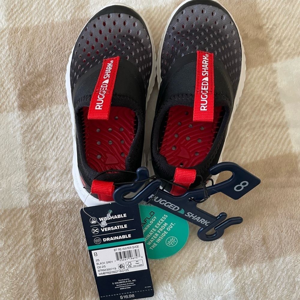 Kids Black and Red Slip-On Water Shoes NWT - Picture 6 of 7
